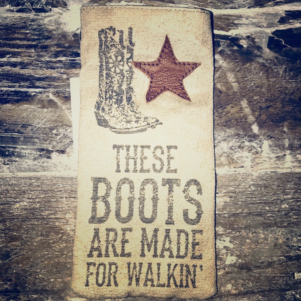 Eyeglass case “These boots are made for walking”